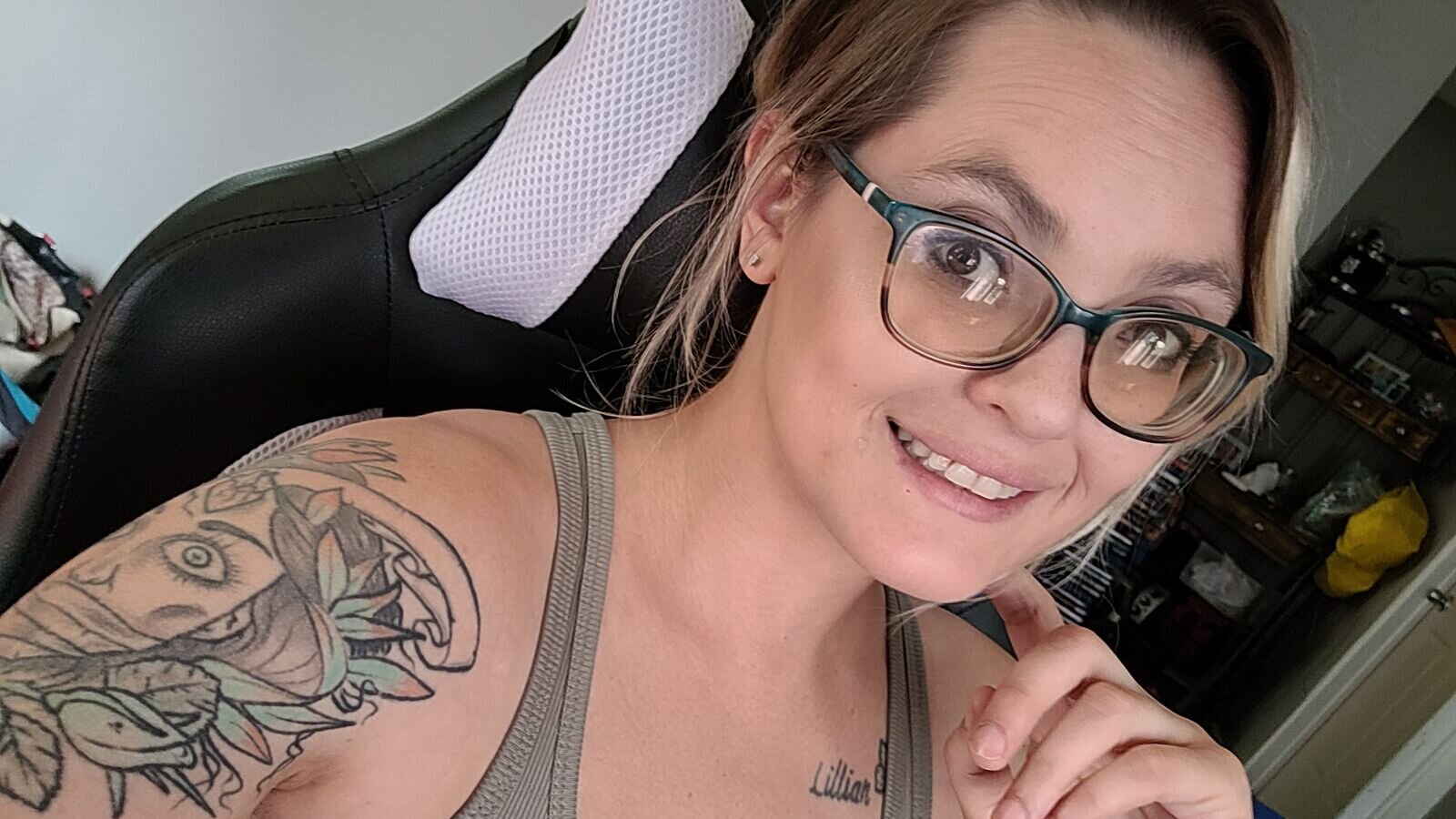 Naughtytattoomom's